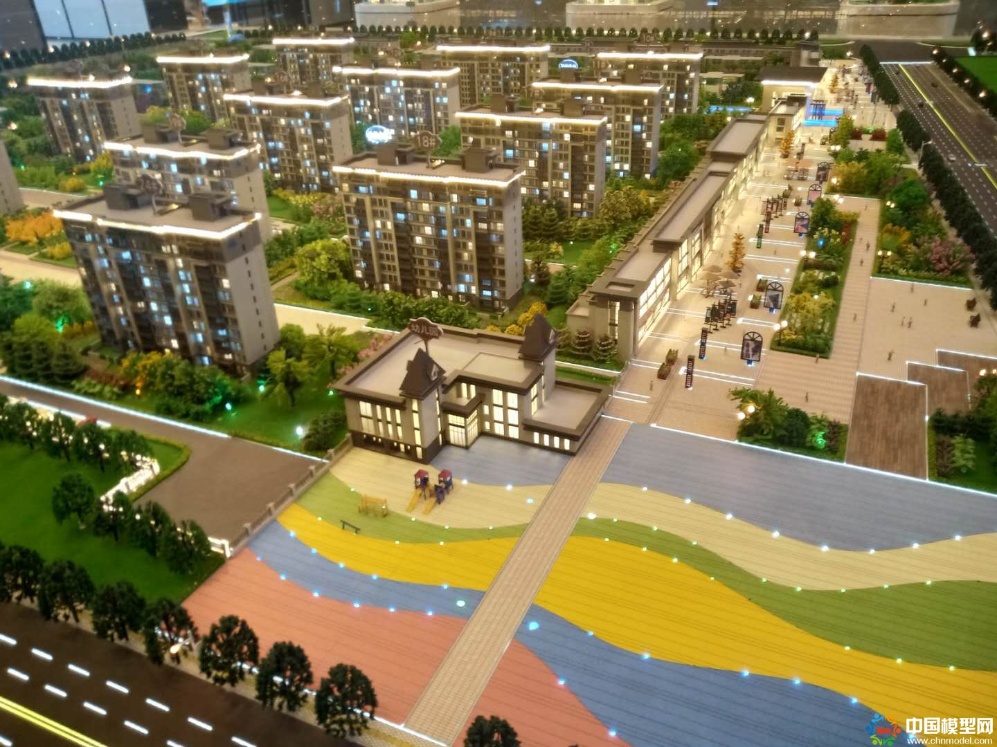 樓盤沙盤模型制作、別墅沙盤模型制作、城市規(guī)劃沙盤制作、建筑模型設(shè)計制作、工業(yè)模型設(shè)計制作、數(shù)字多媒體沙盤制作